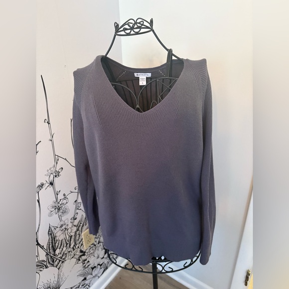 Athleta Sweaters - Athleta women’s ribbed knit v neck sweater